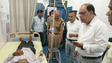 डोंगाकोहरौद आंदोलन के दौरान अस्वस्थ हुए स्थानीय ग्रामीणों से कलेक्टर-पुलिस अधीक्षक ने की मुलाकात 1 IMG 20260703 WA0253 kshititech