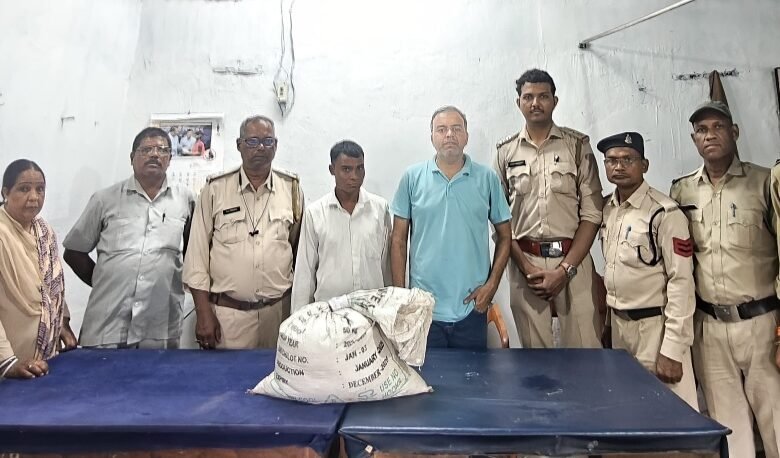 आबकारी टीम की ग्राम करही में महुआ शराब विक्रेता पर कार्रवाई 1 IMG 20260705 WA0399 kshititech
