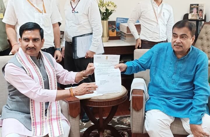 बिलासपुर को ट्रैफिक जाम से मिलेगी राहत: ₹827 करोड़ की 4-लेन रिंग रोड के लिए केंद्रीय मंत्री तोखन साहू ने नितिन गडकरी से की मुलाकात 1 IMG 20260730 WA0130 kshititech