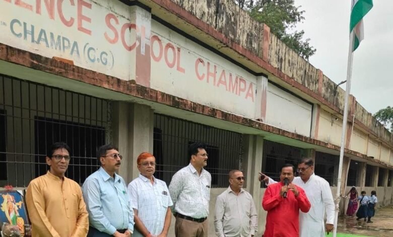 स्वामी आत्मानंद उत्कृष्ट विद्यालय, चांपा में ध्वजारोहण के साथ गूंजा ‘जन गण मन’ 1 IMG 20260816 WA0103 kshititech