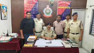 अवैध कच्ची महुआ शराब कोचियो के विरूध्द बाराद्वार पुलिस एवं आबकारी विभाग के संयुक्त टीम द्वारा ताबातोड़ कार्यवाही किया गया भारी मात्रा मे कच्ची महुआ शराब व 01 नग देशी कट्टा जप्त 5 IMG 20261029 WA0522 kshititech